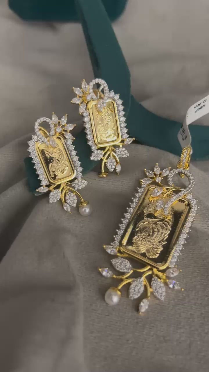 Ginni Peacock Royal Grace Pendant Set